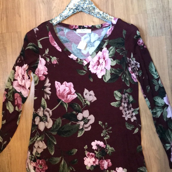 NWT Burgundy Wine Floral Top - Picture 3 of 3